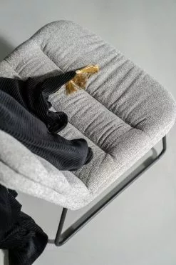 Bermo Vaaleanharmaa Nojatuoli -Huonekalut myymälä By Boo491 scaled e1632398068751