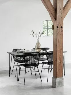 MUST LIVING Bahamas Punostuoli Musta -Huonekalut myymälä Snugg Must Living dining table inside out plus chair bahamas musta 1