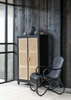 Provence Rottinkikaappi, Mustat Kehykset -Huonekalut myymälä Snugg Must Living lounge chair como plus cupboard provence 1 2