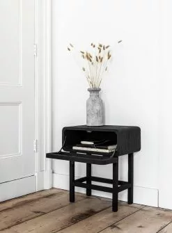 MUST LIVING Raffles Rottinkinen Sivupöytä -Huonekalut myymälä Snugg Must Living side table raffles 1 1