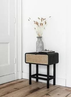 MUST LIVING Raffles Rottinkinen Sivupöytä -Huonekalut myymälä Snugg Must Living side table raffles 1