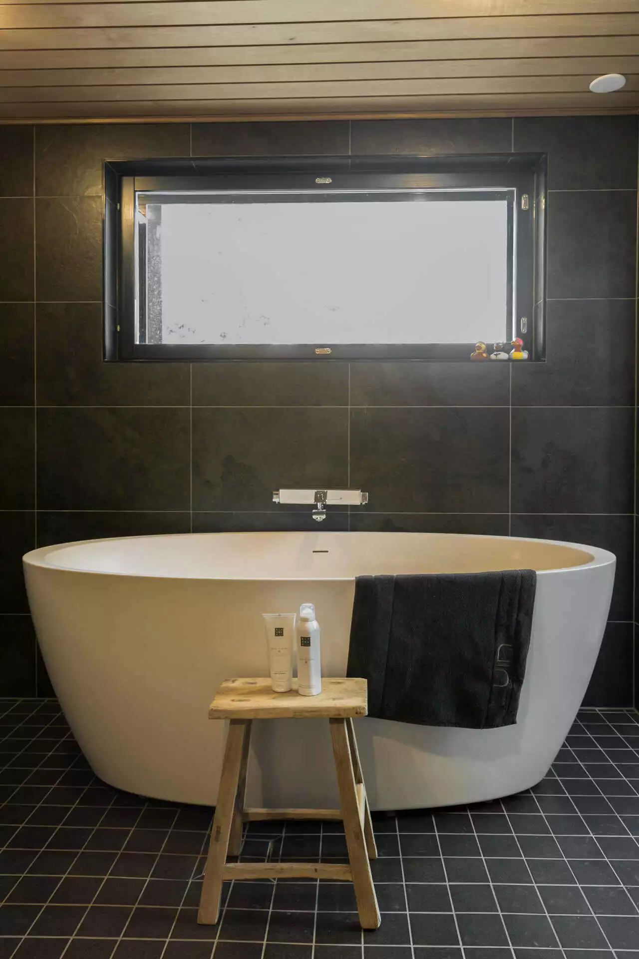 SNUGG Pieni Rustiikki Puupenkki 4 SNUGG Pieni Rustiikki Puupenkki - Image 4