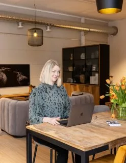 Elemental Tiikkipuinen Saarekepöytä 140 -Huonekalut myymälä Snugg Hanna 11 copylowres