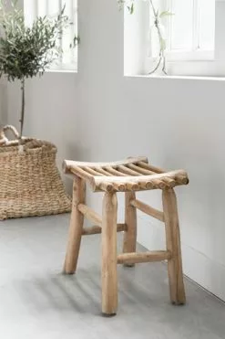 Must Living Puujakkara Bohemian -Huonekalut myymälä ml 450422 stool bohemian plus ml 890470 basket palette sfeer